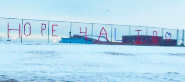 Parkway West students make a sign saying Hope 4 Ali O on the fence outside the football stadium. Photo courtesy of Olivia DiCampo