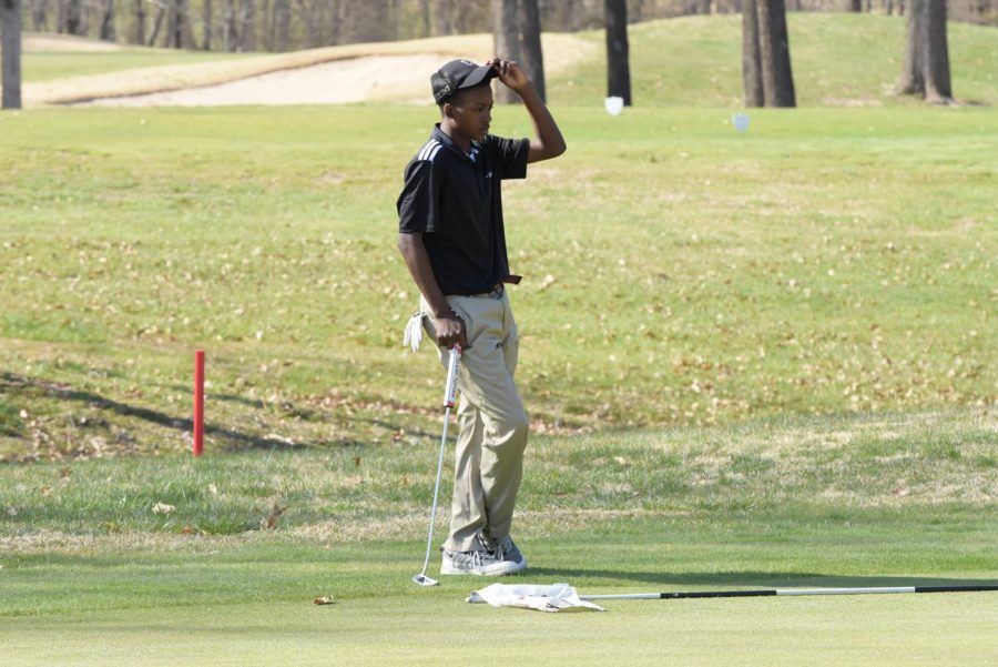 Junior golfer Deuce Harris prepares to putt in a match with Parkway South.