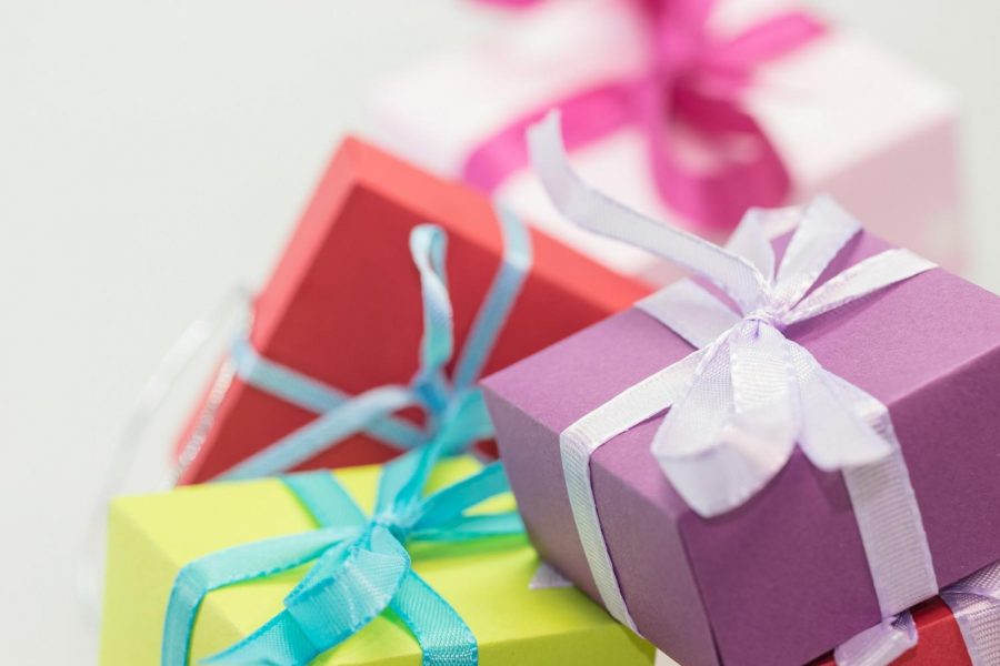 Gift boxes. Photo courtesy of Pixabay. 