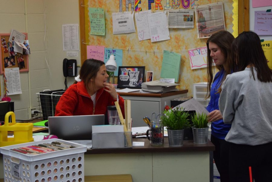  Math teacher Sarah Reeves helps sophomore Elisa Dohrmann with her work.