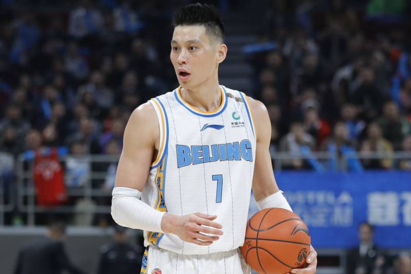 Jeremy Lin playing for the Beijing Ducks. Pictures by Bleacherreporter. 
