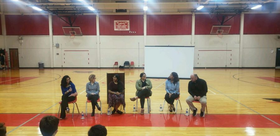 From left to right, junior Akansha Negi, junior Katie Stoner, junior Nandhini Sivabalakannan, Esmeralda Felix, Lelia Flagg, and Ryan Banta participate in a panel discussing mental health issues during the informational night on March 4. Photo courtesy of Akansha Negi.