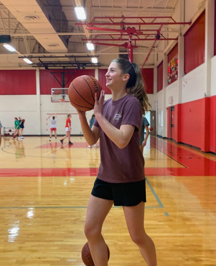 On Dec. 9, Julia Colozza prepares to shoot in the Parkway Central gym during practice. 