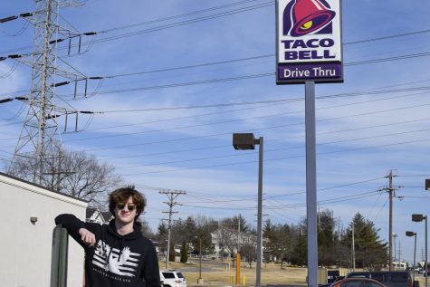 Sam Sailors (10) stands upon Olive BLVD, Taco Bell at approximately 2:41