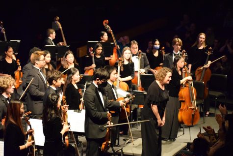 Symphonic Orchestra bowing to the audience in the Orchestra Concert on Nov 10. 