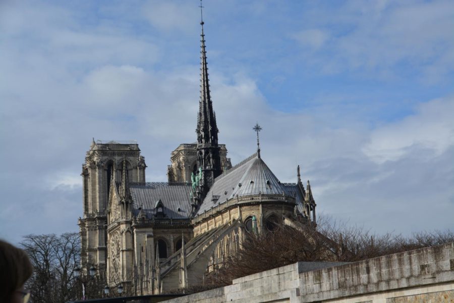 Une Journee a Paris (A Day Trip to Paris)