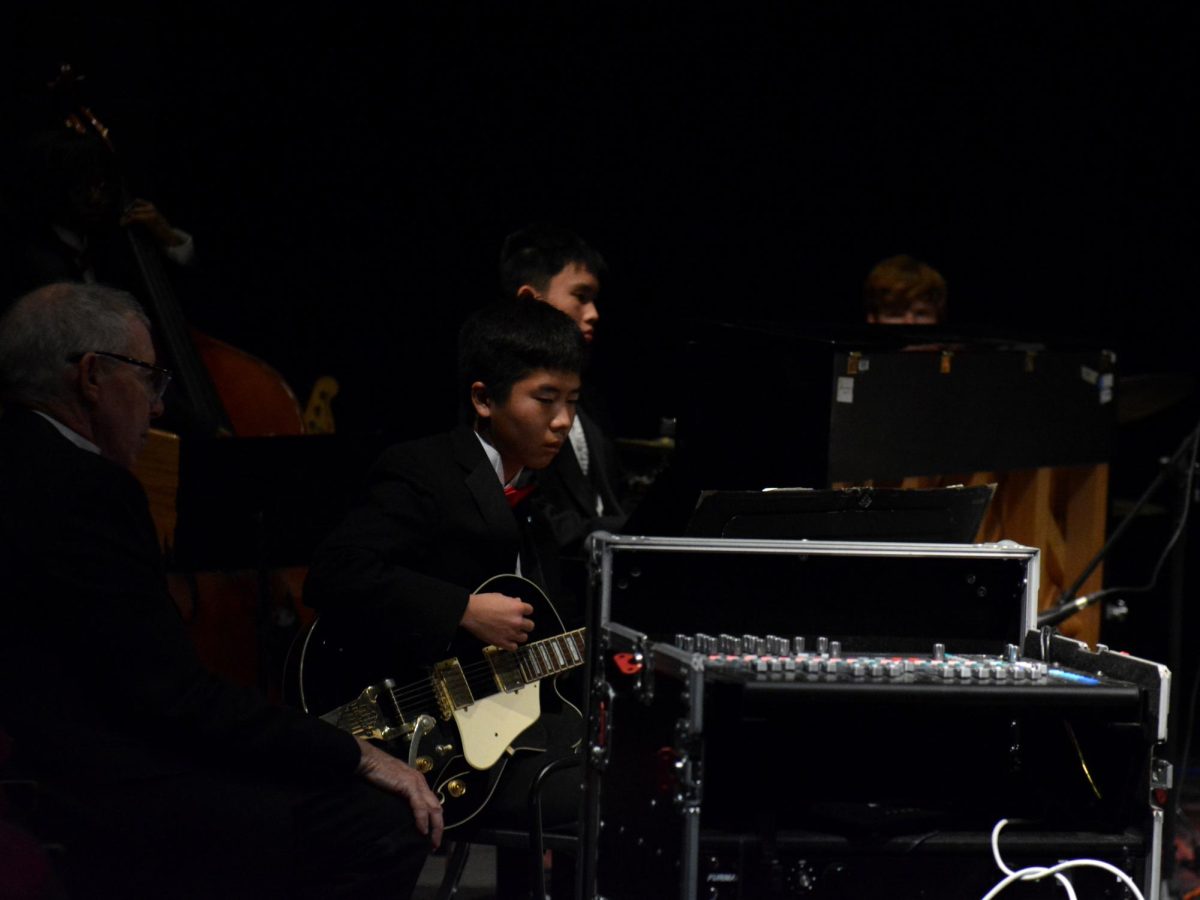 Senior Sohji Matsuda and senior Asher Koh play guitar and piano at Jazz Band concert on Nov. 20. 