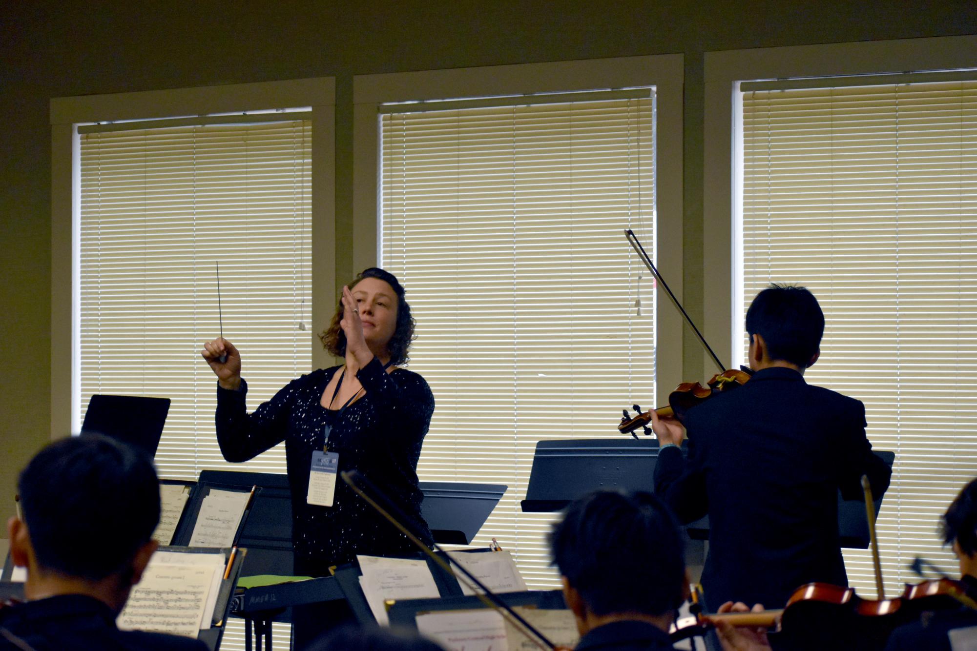 Orchestra director Alicia Bont and junior Asher Koh lead the orchestra in tuning before the concert on Jan. 30.